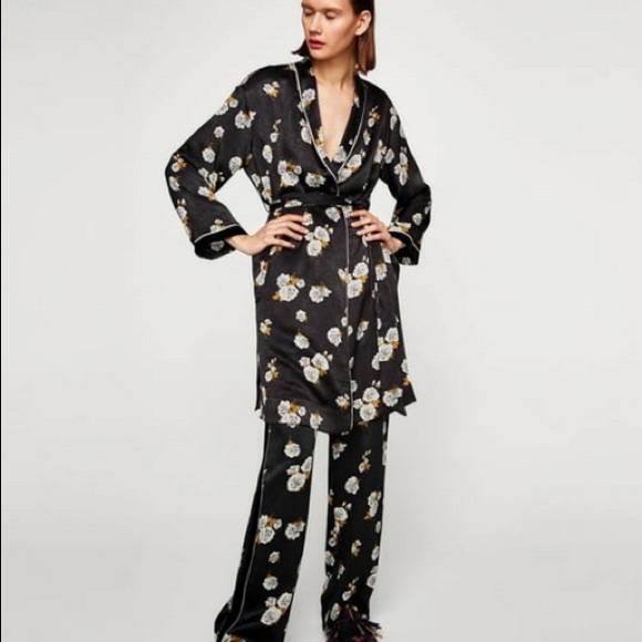 NWT Zara Black Silky Floral Kimono Robe Dress - Picture 4 of 8